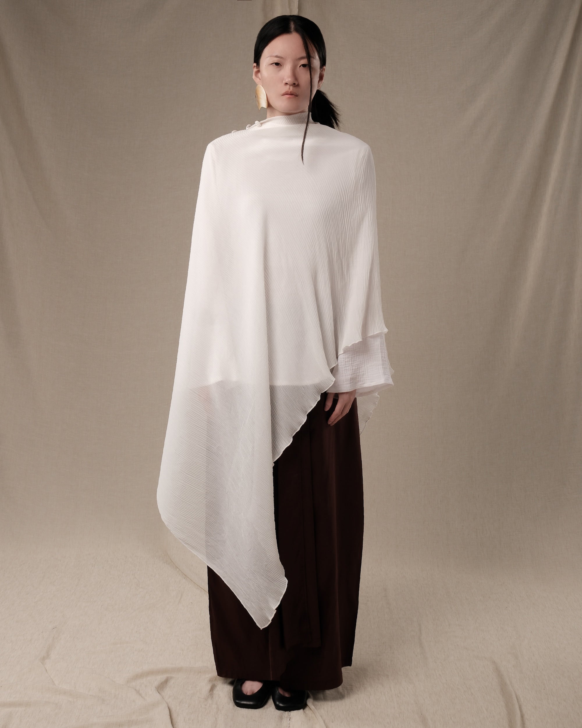 IKHMAR Pleats Cape