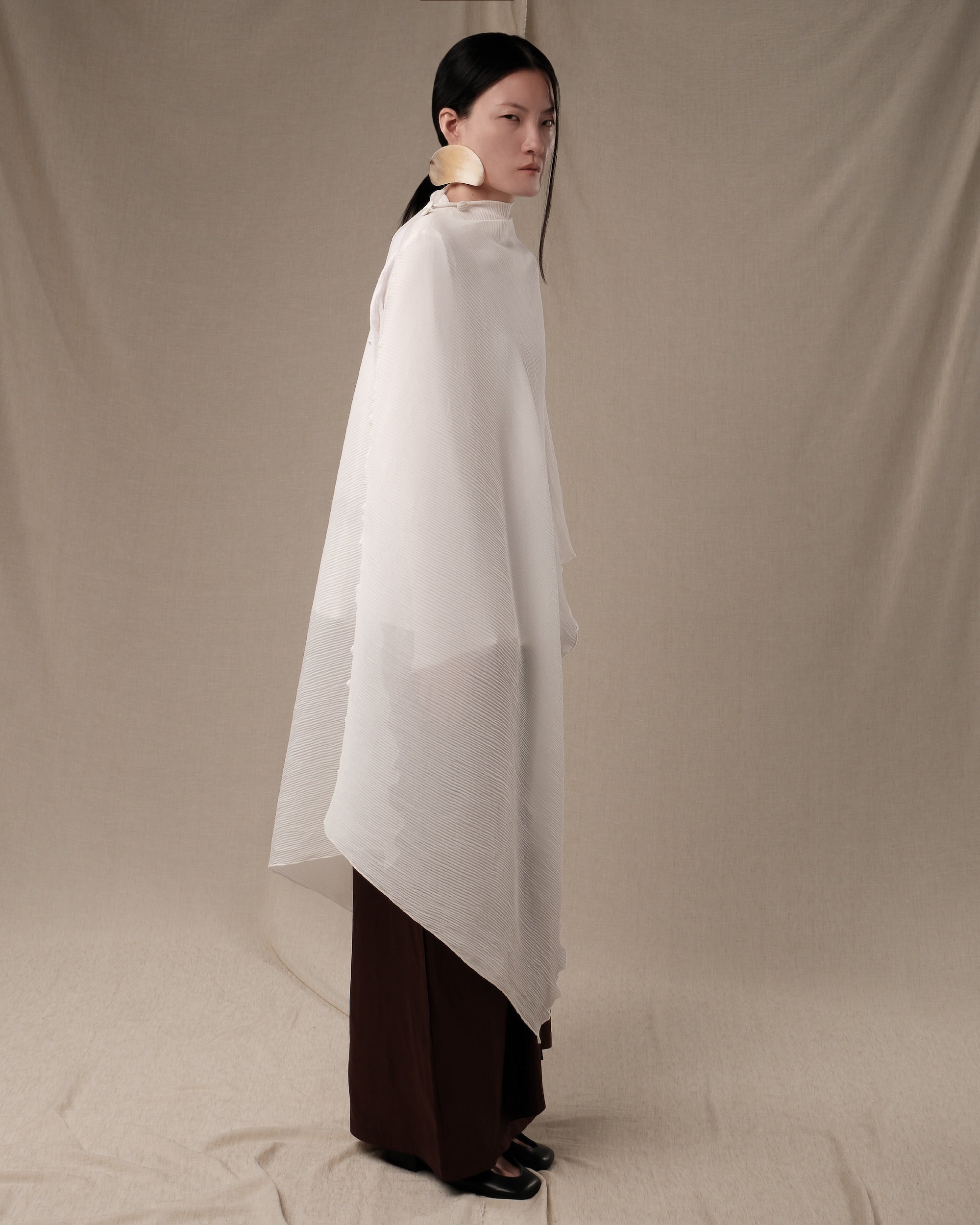 IKHMAR Pleats Cape
