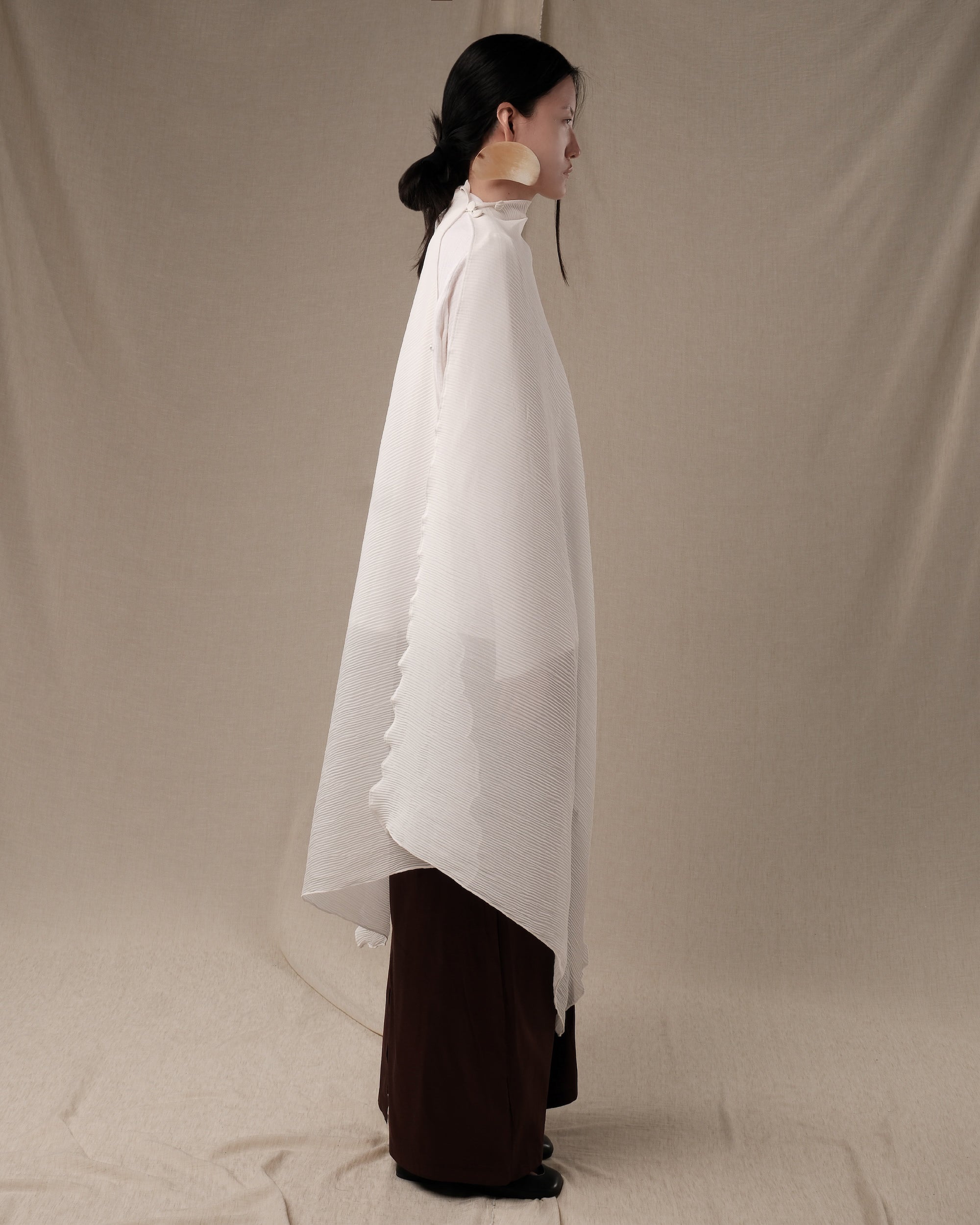 IKHMAR Pleats Cape