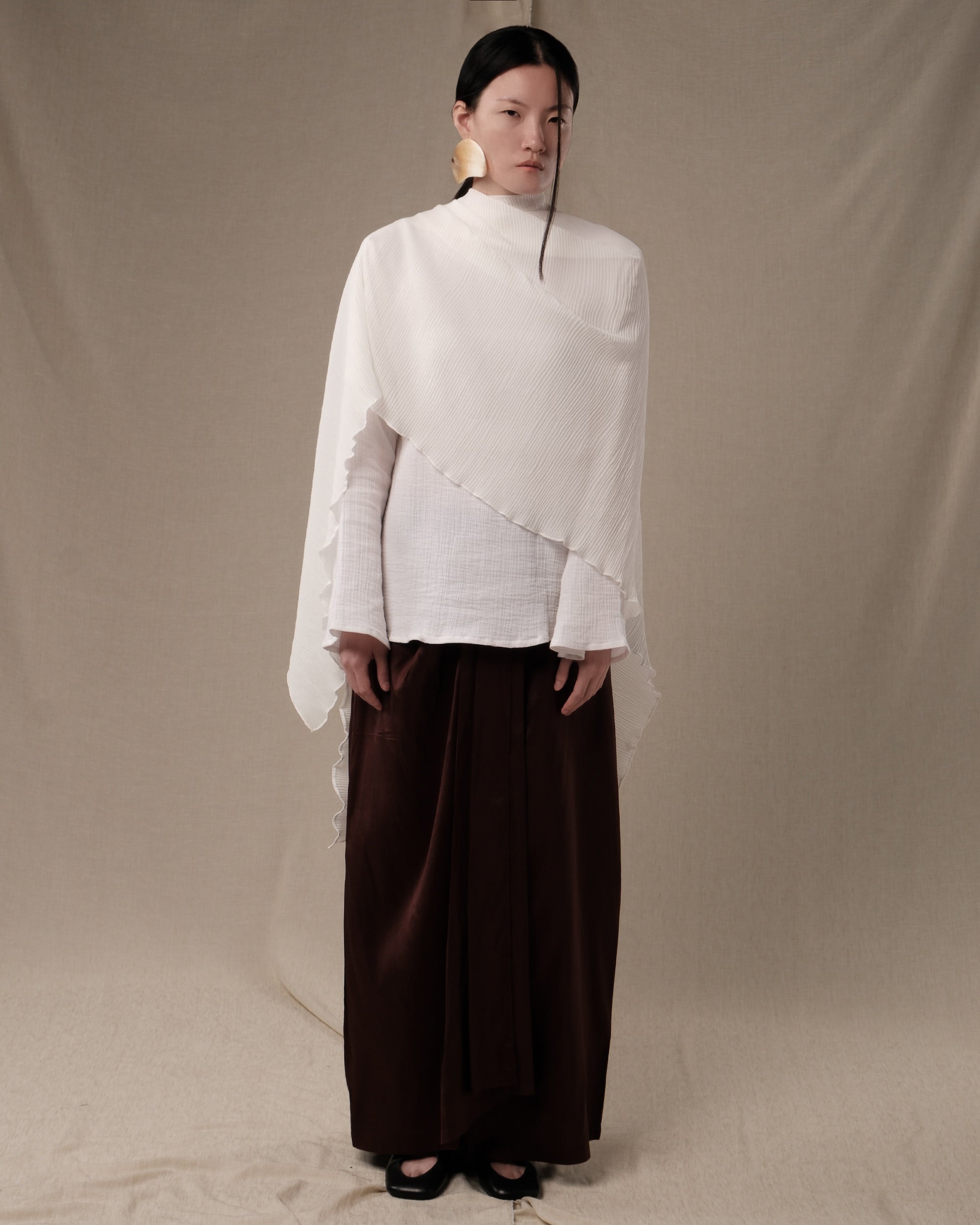 IKHMAR Pleats Cape