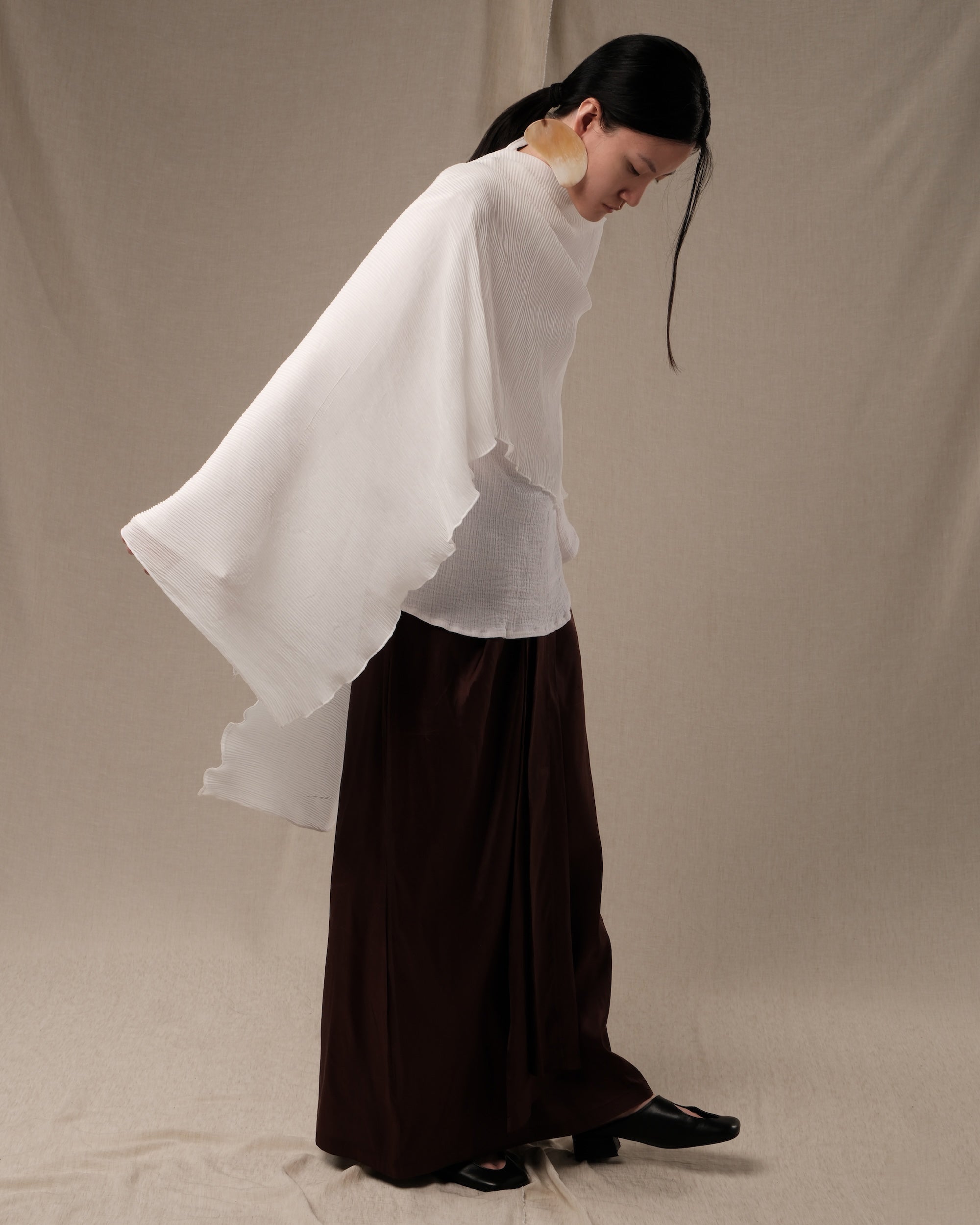 IKHMAR Pleats Cape